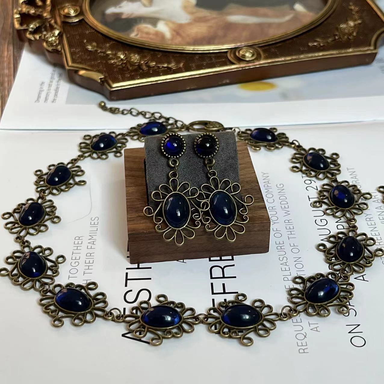 Historical Queen Anne Boleyn H - Women Accessories Bracelet 评论和价格